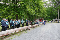 Entzünden des Johannifeuers (Foto: Karl-Franz Thiede)